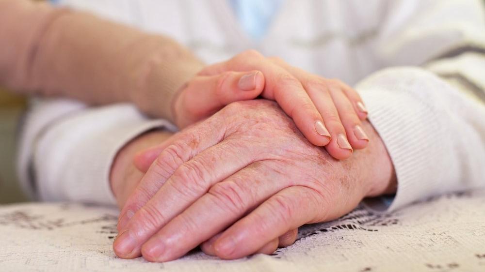 Alzheimer Hastalığında Hafif Orta Evre Belirtileri ve Günlük Yaşama Yansımaları
